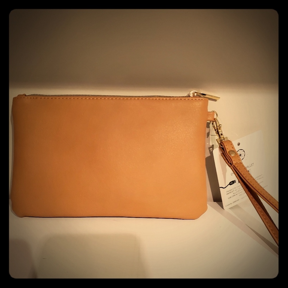 Old Navy Charging Clutch
